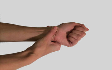 ضعف مچ دست از نشانه های کدام بیماری است ؟

