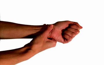 ضعف مچ دست از نشانه های کدام بیماری است ؟

