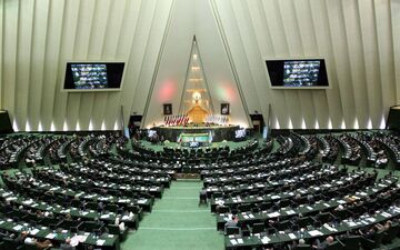  سؤال از رئیس جمهوری درباره موسسات مالی و اعتباری  از دستور کار مجلس خارج شد