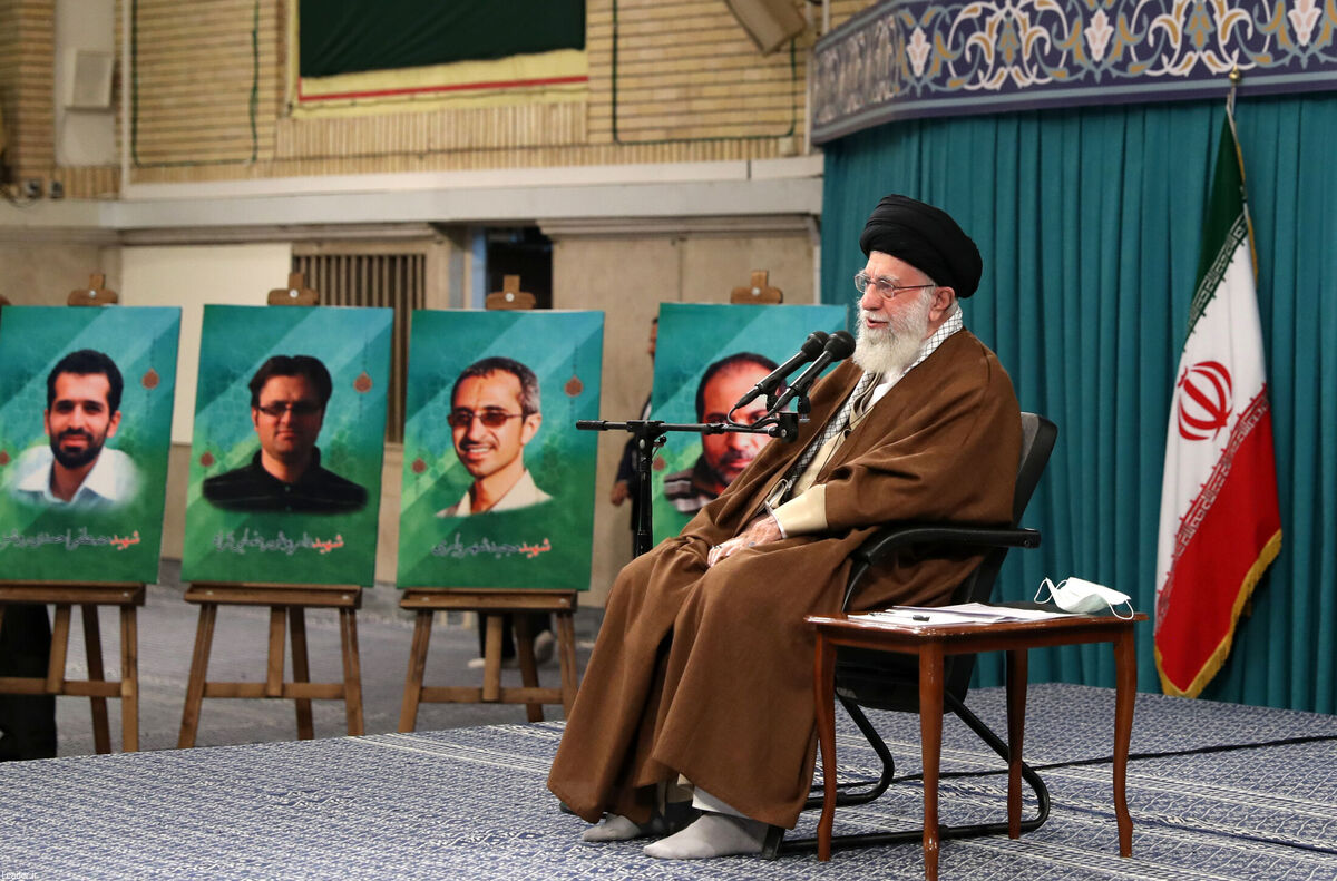 دیدار نخبگان با رهبر!