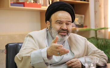 وقتی برای اثبات یک ادعا، اختیارات رهبری زیر سؤال می‌رود!