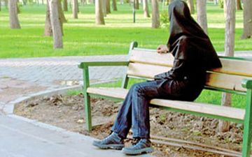 یک قدم تا سرنوشت تلخ دختر جوان!