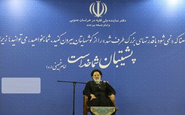 امام جمعه بیرجند: زمان طرح سئوال بر پایه گام دوم انقلاب است