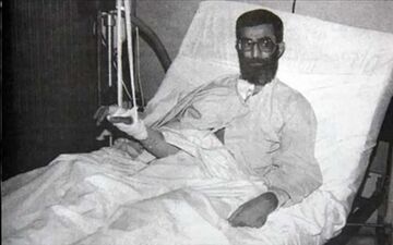 ویدئو / روایت دلتنگی رهبر معظم انقلاب از امام خمینی (ره)؛ ماجرای عکس در اتاق بیمارستان