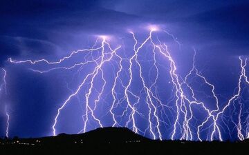 برخورد صاعقه در شهرستان گچساران جان یک نفر را گرفت