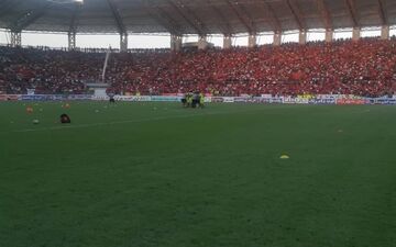  بازیکنان داماش و پرسپولیس وارد زمین شدند
