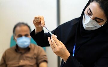 اعلام زمان آغاز واکسیناسیون نانوایان، هتلداران و شاغلان فروشگاه‌های زنجیره‌ای
