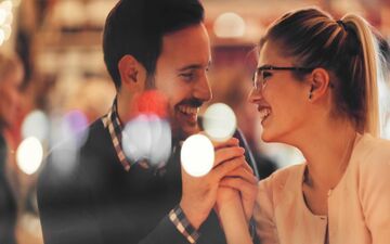 6 ویژگی یک دختر عاشق | پسر ها بخوانند !!!