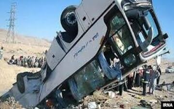 ۲۸ مصدوم براثر واژگونی اتوبوس