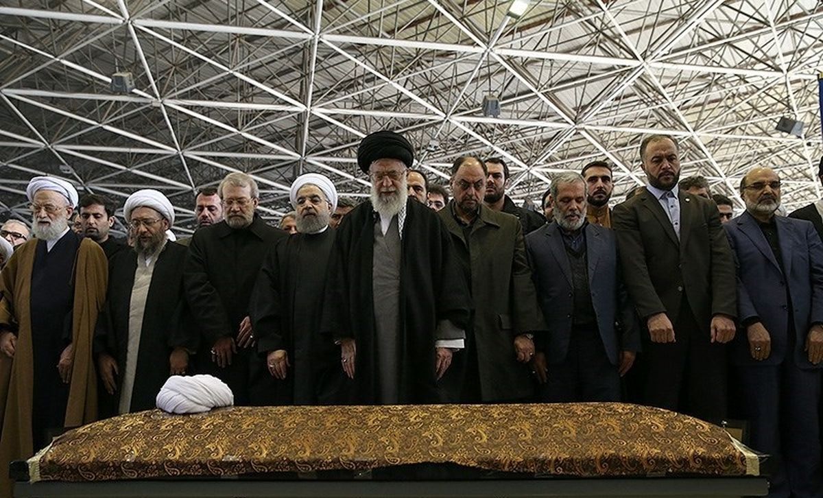  آیت الله خامنه‌ای بر پیکر رفسنجانی نماز خواندند 