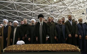  آیت الله خامنه‌ای بر پیکر رفسنجانی نماز خواندند 