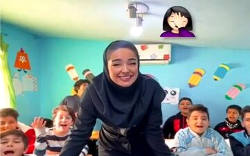 حاشیه ای بر همخوانی ترانه ای مبتذل در یک کلاس درس!