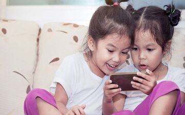 سن مناسب گوشی هوشمند برای کودکان: راهنمای والدین