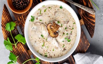 طرز تهیه سوپ قارچ هتلی؛ خوشمزه، مجلسی و به سبک رستورانی