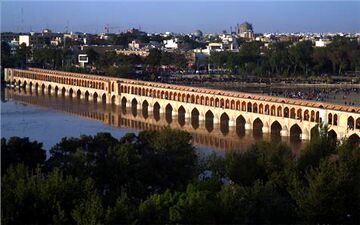 سرخ شدن آب زاینده رود +تصاویر