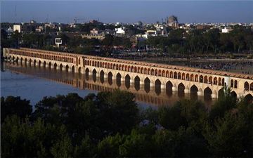 سرخ شدن آب زاینده رود +تصاویر