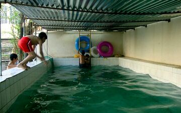 کودک ۲ ساله کرجی در استخر جان باخت 