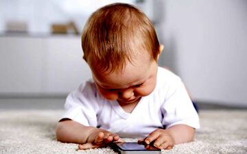 نتایج یک مطالعه جدید درباره اثر موبایل های هوشمند بر کودکان