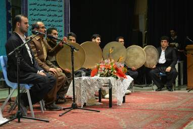 آئین پایانی  همایش علمی وپژوهشی سیمای امام رضا(ع) در آینه ادبیات تعلیمی با  اجرای بزرگ و هنرمندانه گروه هنری دف‌نوازان یاسین کردستان