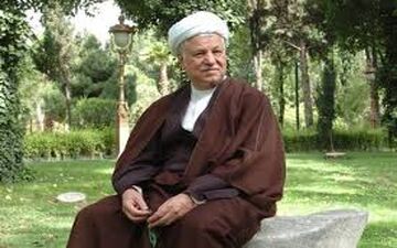مرحوم آیت الله هاشمی در یک دورهمی خانوادگی