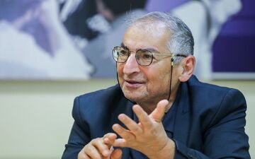 دادگاه صادق زیباکلام را مجرم شناخت