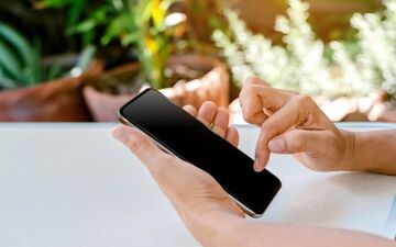 پیام دادن زیادی به همسر، خوبه یا بد؟