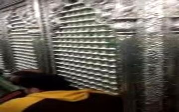 وداع با پیکر شهید مدافع حرم"حمیدرضا ضیایی" در جوار ضریح حضرت زینب(س) + فیلم