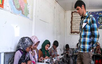 دستورالعمل جذب سرباز معلم در سال1400 به استان‌ها ابلاغ شد
