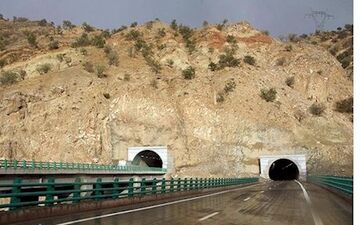 واژگونی مرگبار راننده نیسان در پل زال