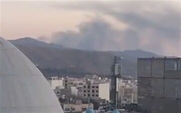 حریق گسترده در کارخانه کفش خاوران؛ اعزام ۵ ایستگاه آتش‌نشانی