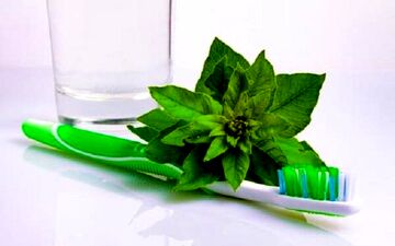 با این ۱۱ خوراکی احتمال عفونت دهان و دندان کم می‌شود