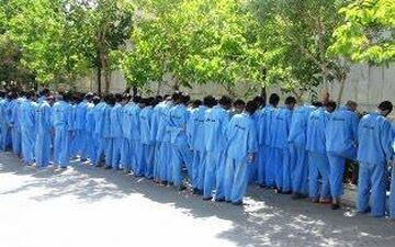 دستبند پلیس کرمانشاه بر دستان 60 سارق

 
