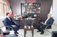 دیدار مدیر شعب بانک قرض‌الحسنه مهر ایران با فرماندار کرمانشاه