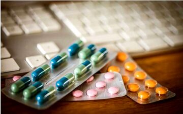 آیا دریافت دارو از اپلیکیشن سلامت روان بی‌خطر است؟