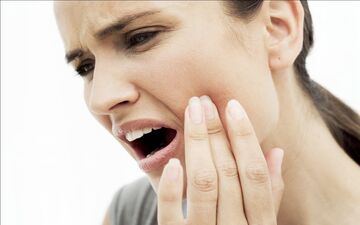 دلایل درد فک پایین 