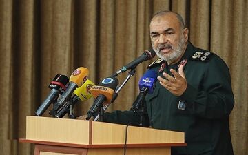 فرمانده کل سپاه: داستان حضور ناوهای هواپیمابر را ۱۲ سال است که حل کرده‌ایم