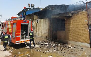 حریق در بارانداز بزرگ خیابان شوش تهران