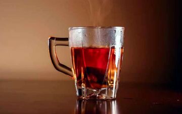 هرگز این مواد غذایی را با چای نخورید!