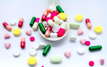 اگر فردی دچار مسمومیت دارویی شد در همان لحظات اولیه باید چه کاری انجام داد؟