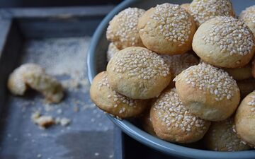 میان وعده سالم ! | طرز تهیه کوکی عسل و کنجد