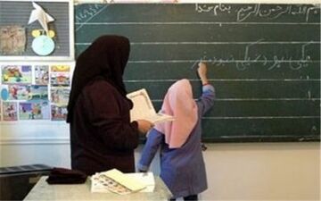 همچنان زیر خط فقر است