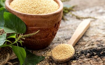 این دانه‌های کوچک سرشار از کلسیم و آهن هستند و استخوان ها را تقویت می کند