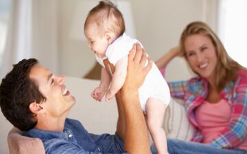 بچه معمولا شبیه کی میشه؟ پدر یا مادر؟ 