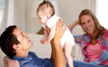 بچه معمولا شبیه کی میشه؟ پدر یا مادر؟ 