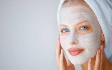 آشنایی با ماسک‌های خانگی برای جوانسازی پوست