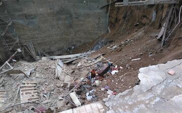 انفجار گاز در ساختمانی دو طبقه در محله اطلس غربی ملارد/ ۹ نفر را از زیر آوار خارج شدند