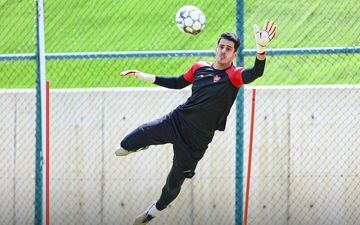 پرسپولیس به دنبال صدرنشینی با گلر تیم ملی