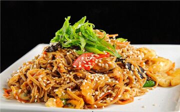 طرز تهیه نودل با مرغ| سریع و راحت درست میشه!