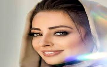 نفیسه روشن در آغوش سگش