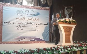 
طعم ارتباط با اساتید را به صنعتگران بچشانیم/ارتباط دانشگاه با صنعت گم شده است